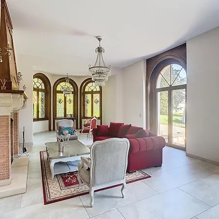 Bagatelle Apartment *